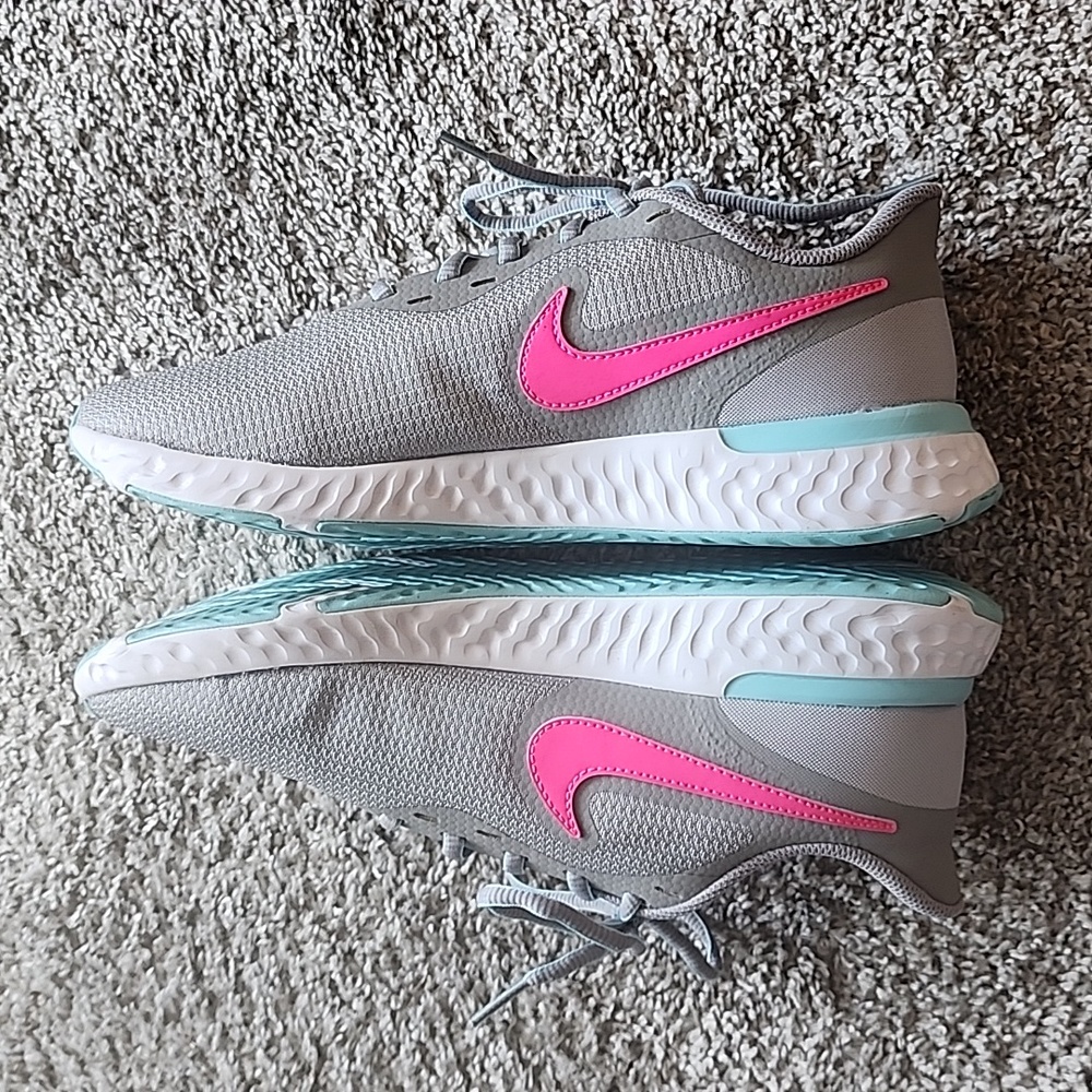 ~Nike~ Revolution